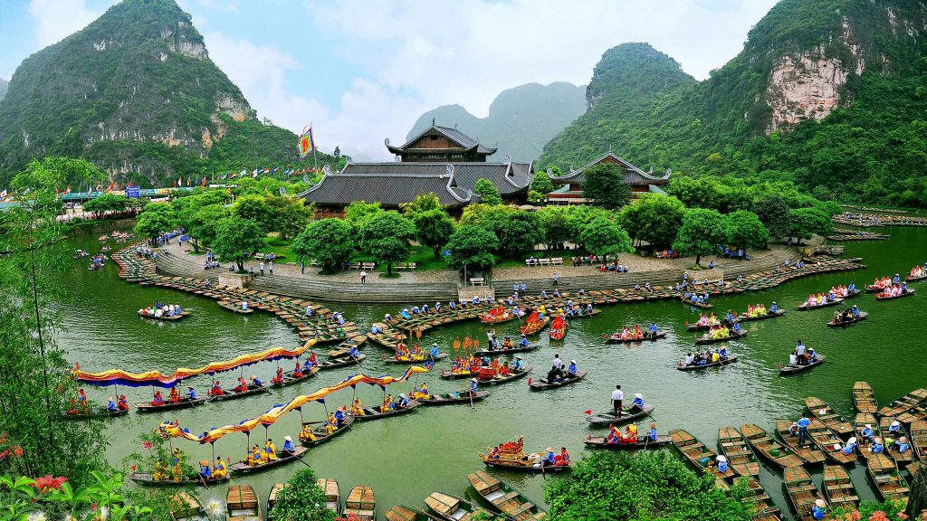 Hanoi to Ninh Binh – Bai Dinh Pagoda, Trang An & Hoa Lu Ancient Town (MEALS L, D)
